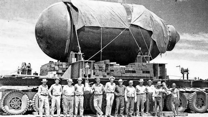 A partir del bombardeo japonés a Pearl Harbor, Estados Unidos canalizó 2.000 millones de dólares de la época para construir lo que se dio en llamar el A partir del bombardeo japonés a Pearl Harbor, Estados Unidos canalizó 2.000 millones de dólares de la época para construir lo que se dio en llamar el