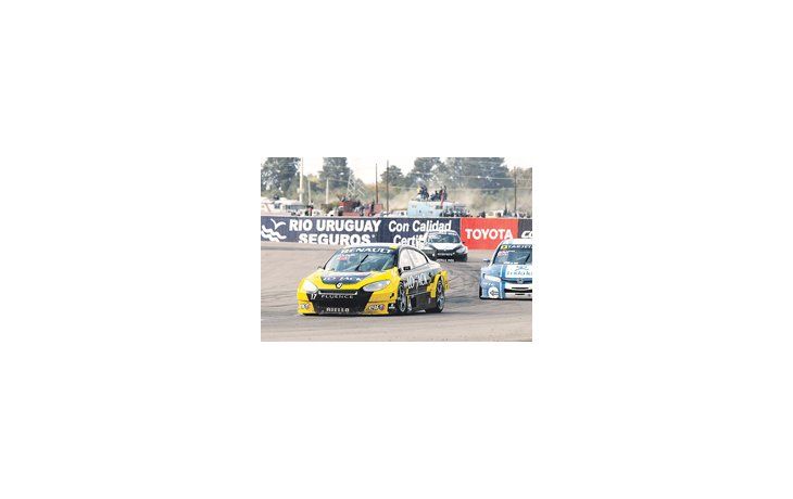 Guillermo Ortelli, con el Renault Fluence, marcó el camino en Mendoza y volvió al triunfo en el TC 2000.