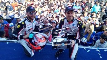 Matías Rossi y Julián Santero celebran el 1-2 de Toyota en San Juan.