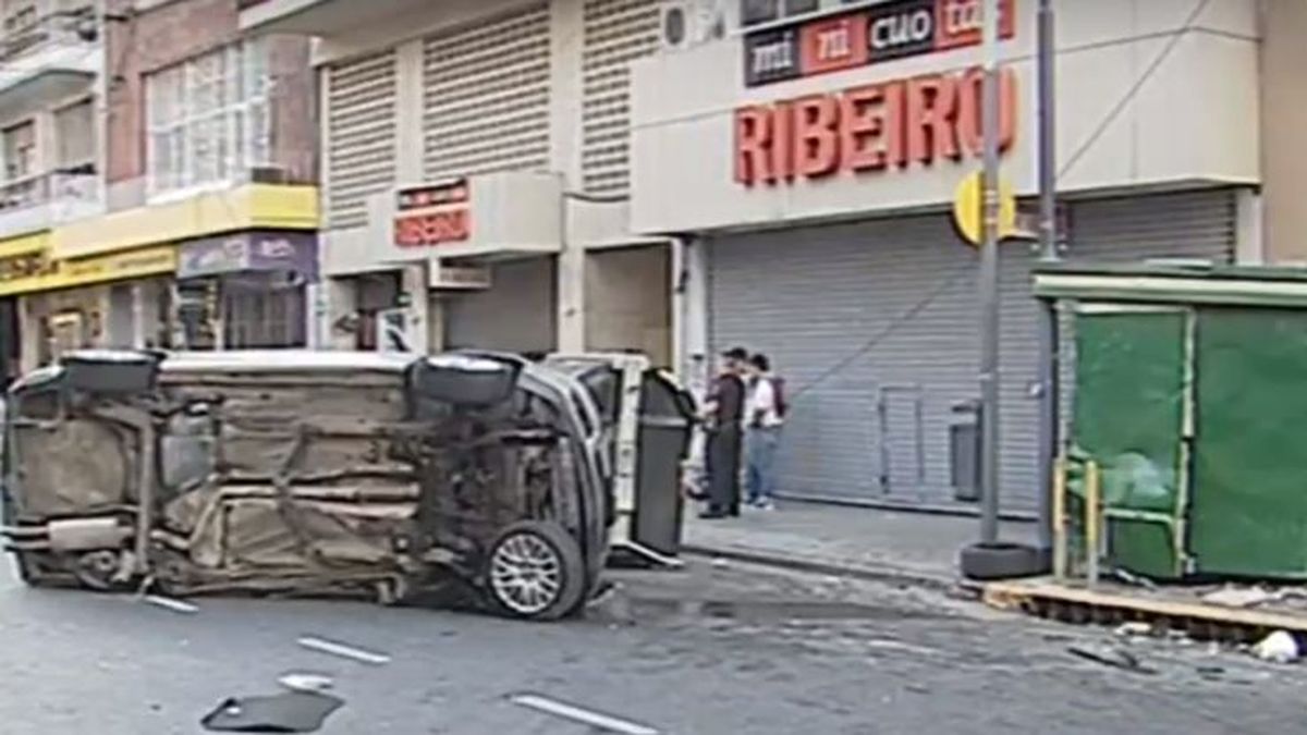 Persecución, choque y vuelco en Villa Crespo: hay 5 detenidos
