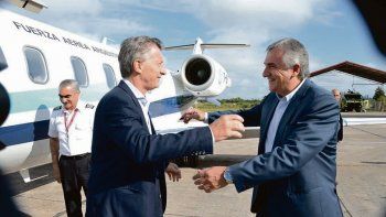 encuentro. Macri fue recibido en Jujuy por el gobernador Gerardo Morales, un aliado de la Casa Rosada que también despegó su elección.