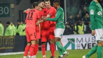 PSG celebra con los goles de Paredes e Icardi.