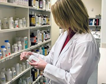 Allanan seis farmacias por vender medicamentos para uso humano a veterinarias