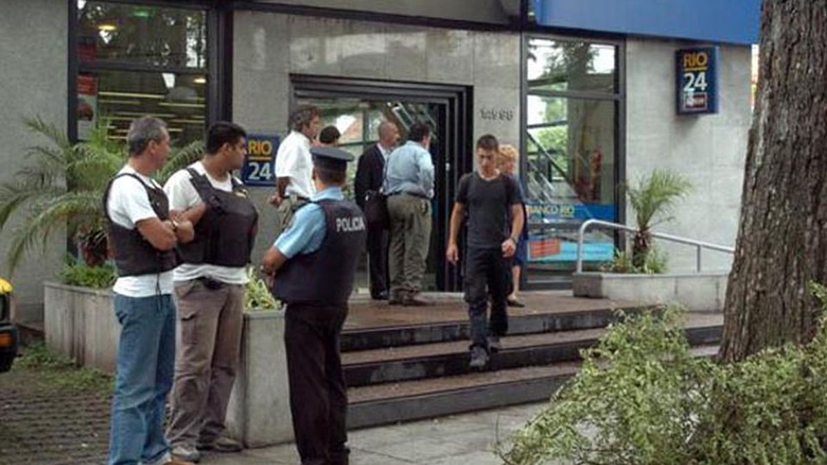 He is the son of one of the thieves of the “Robbery of the Century” and in 4 minutes he imitated his father: he took 8 million pesos