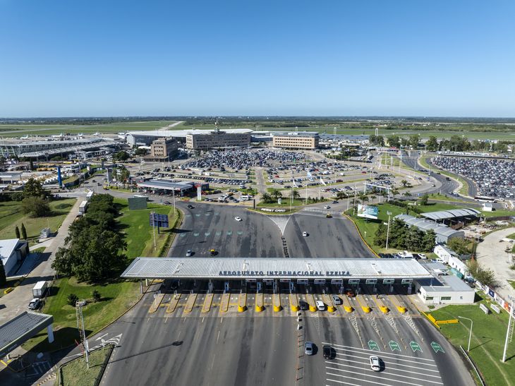 El Aeropuerto de Ezeiza recibió en el primer semestre de 2025 a 2.126.759 pasajeros en vuelos comerciales internacionales. El Aeropuerto de Ezeiza recibió en el primer semestre de 2025 a 2.126.759 pasajeros en vuelos comerciales internacionales.