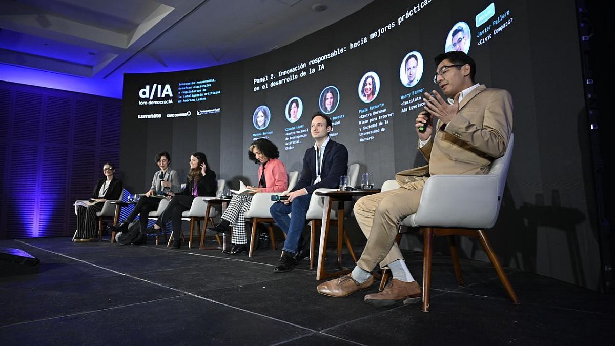 Experts warn about the effects of artificial intelligence on democracy