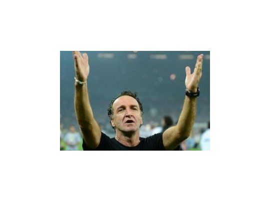 Cuca en tiempos más felices: cuando festejaba la obtención de la primera Copa Libertadores para Atlético Mineiro.