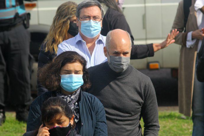 El Jefe de Gobierno de la Ciudad de Buenos Aires, Horacio Rodriguez Larreta, esperando para sufragiar.