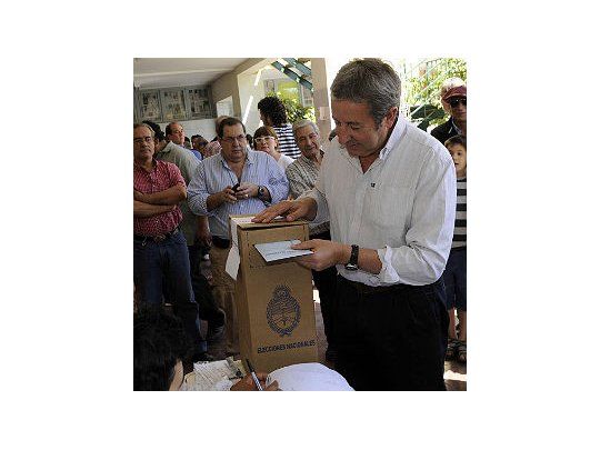 Julio Cobos al votar el domingo pasado.