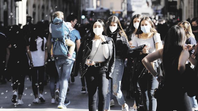 Grave. Alemania, Francia y Eslovaquia son algunos de los países que empezaron a tomar medidas más severas para frenar el aumento de contagios que no paran de crecer.