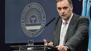 Manuel Adorni se molestó cuando le preguntaron sobre los perros de Milei: Hay un nivel de insistencia.