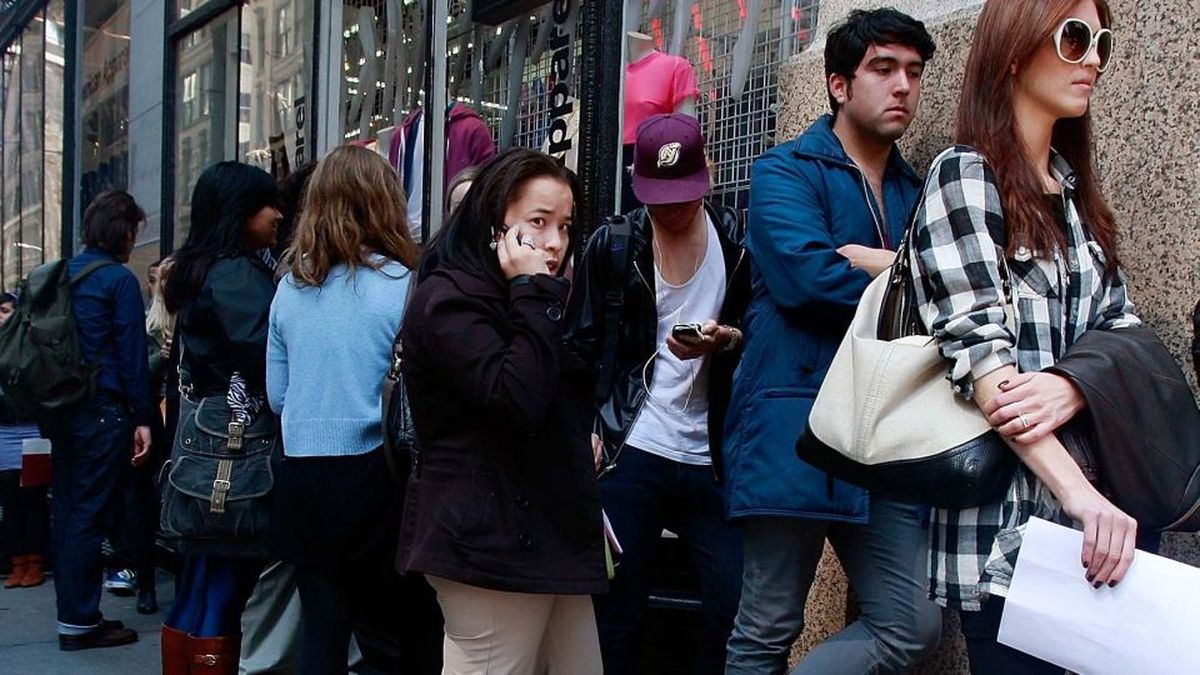 Applications for state unemployment aid fell in the United States