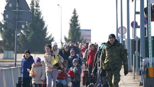 Polonia afirma que 100.000 ucranianos llegaron a su territorio desde el ataque ruso