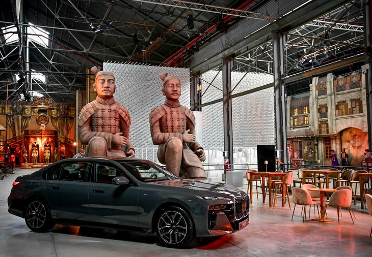 El BMW Serie 7, el buque insignia de la marca, llegó con su versión 760i xDrive, equipada con un motor V8 de 544 CV.