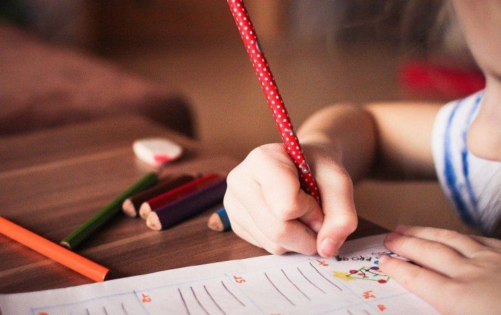 Ayuda Escolar Anual de ANSES para AUH y SUAF: cómo tramitarla para cobrar hasta $7.500