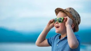 El sol no solo afecta a la piel, los ojos tambien tienen que ser protegidos de los rayos UV. El sol no solo afecta a la piel, los ojos tambien tienen que ser protegidos de los rayos UV.