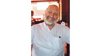 El humorista gráfico define su opera prima, «La calle de las cuatro enaguas», como una «novela de iniciación, romántica, erótica y, también, de misterio, porque hay un enigma dando vueltas por la trama».
