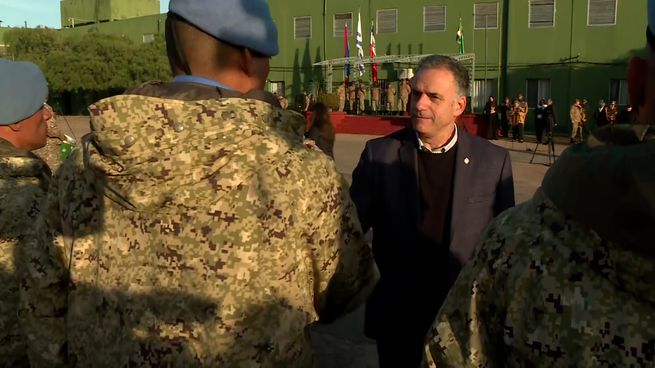 El presidente Yamandú Orsi saludó a los soldados uruguayos que regresaron del Congo.