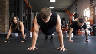 La mejor manera de entrenar y bajar la grasa abdominal. La mejor manera de entrenar y bajar la grasa abdominal.