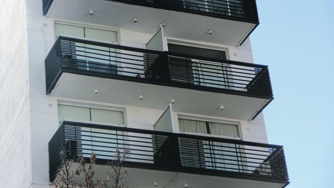 Ranking. Los precios de los inmuebles varían según las ciudades. Mendoza es la segunda más accesible para adquirir un departamento. Los alquileres también sufren fuertes variaciones dependiendo la provincia.