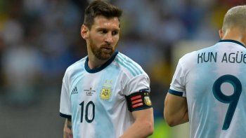messi dijo que falta mucho y pidio levantar la cabeza y seguir
