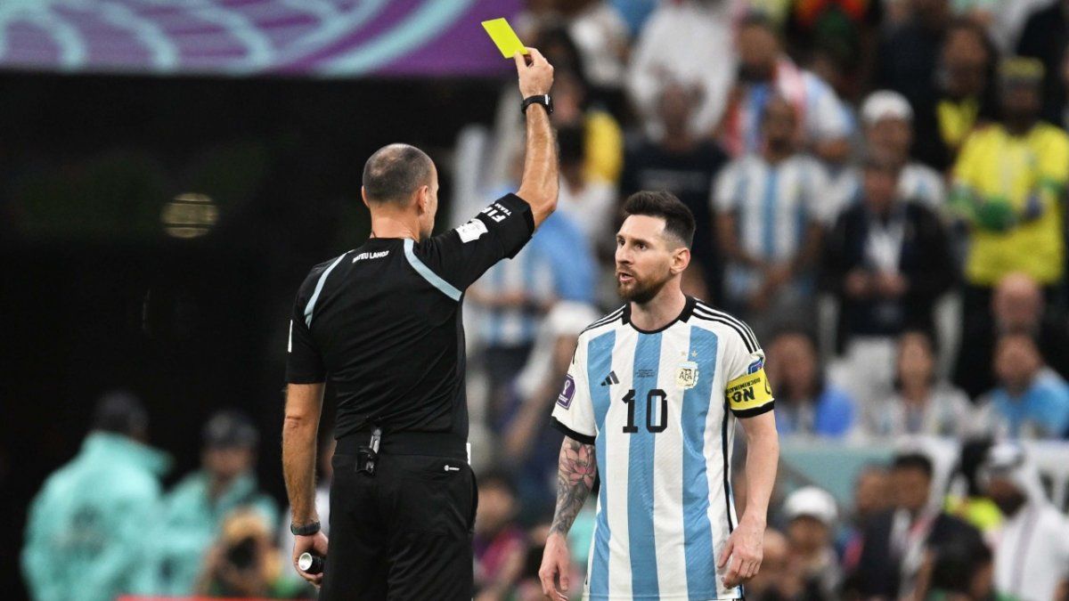 Which Argentine players miss the semifinal and when are the yellow cards cleared?