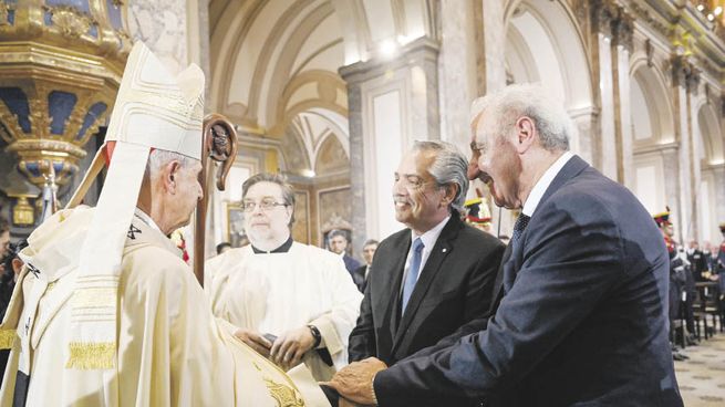 mensaje. El arzobispo Mario Poli, el presidente Alberto Fernández y el secretario de Cultos de la Nación, Guillermo Oliveri.
