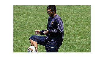 Juan Román Riquelme volvió a trabajar en el campo y se estima que podrá reaparecer ante Olimpo.