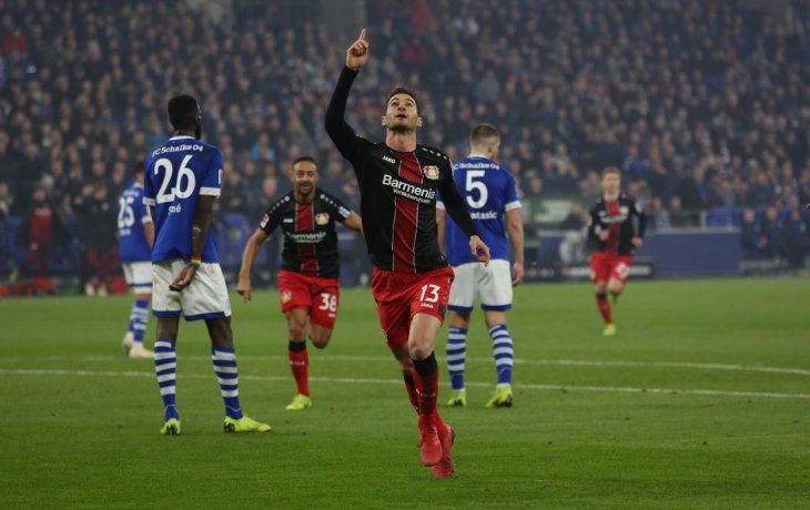 Lucas Alario despertó su racha goleadora y festeja Bayer Leverkusen.