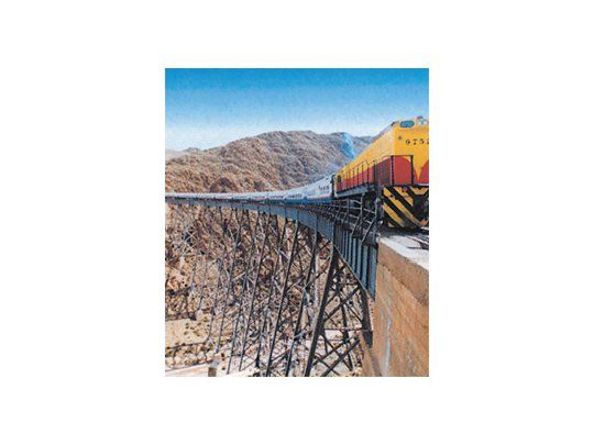 El Tren a las Nubes, uno de los atractivos imperdibles de Salta. Es imponente el paisaje entre cerros tan cerca del cielo. Los habitantes de tierra adentro revelan sus tradiciones a quien quiera conocerlas.