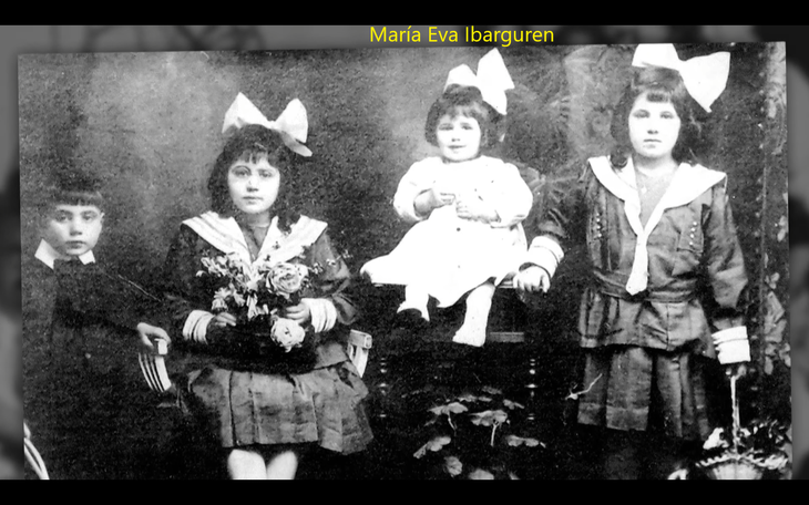 María Eva Ibarguren, en su infancia con sus hermanos. María Eva Ibarguren, en su infancia con sus hermanos.