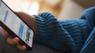El celular se volvió la principal herramienta financiera de los adolescentes.