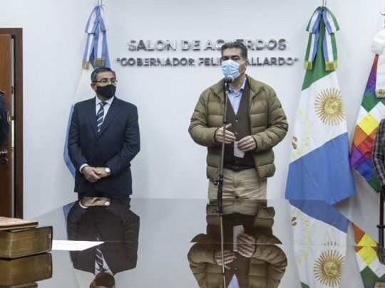 Jorge Capitanich le tomó hoy juramento a la nueva cúpula policial que integran Ariel Acuña y David Vega.