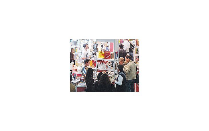ámbito.com | Si bien Hanif Kureishi, Ray Bradbury y Félix Luna han sido hasta ahora figuras más convocantes,la otra gran atracción de la Feria son las ofertas, que no se encuentran en todos losstands, y los visitantes buscan infatigablemente.