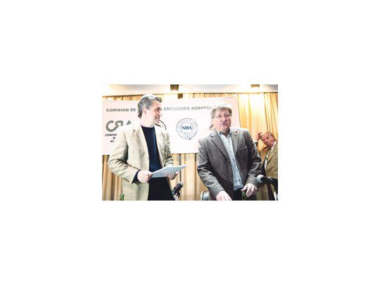 El presidente de la Sociedad Rural Argentina, Luis Miguel Etchevehere, durante una conferencia de prensa en la que estuvo junto a otros miembros de la Comisión de Enlace de entidades agropecuarias.