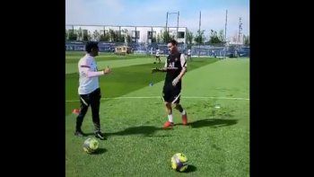 messi tuvo su primer entrenamiento en el psg