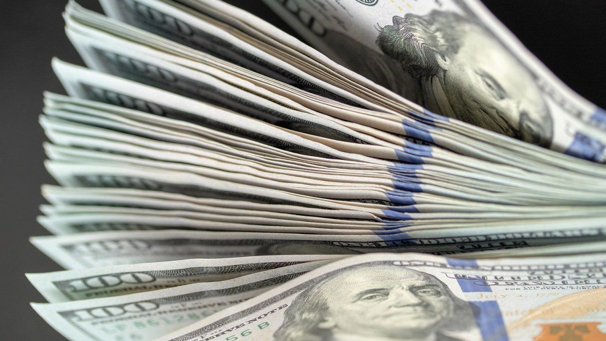 How to build an investment portfolio that provides an income in dollars every month