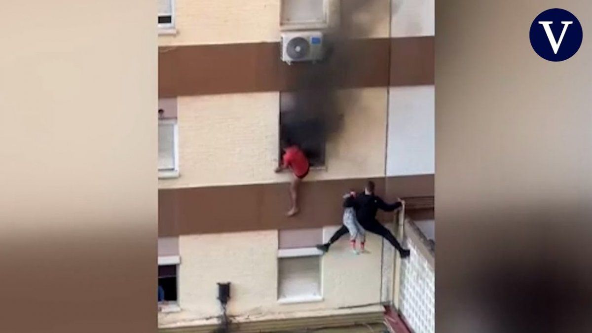 a man miraculously saved two minors from a fire and it went viral