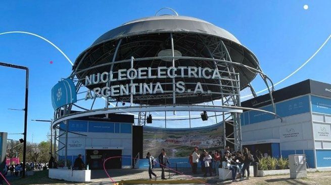 La compañía Nucleoeléctrica Argentina genera la energía eléctrica que opera las centrales nucleares.