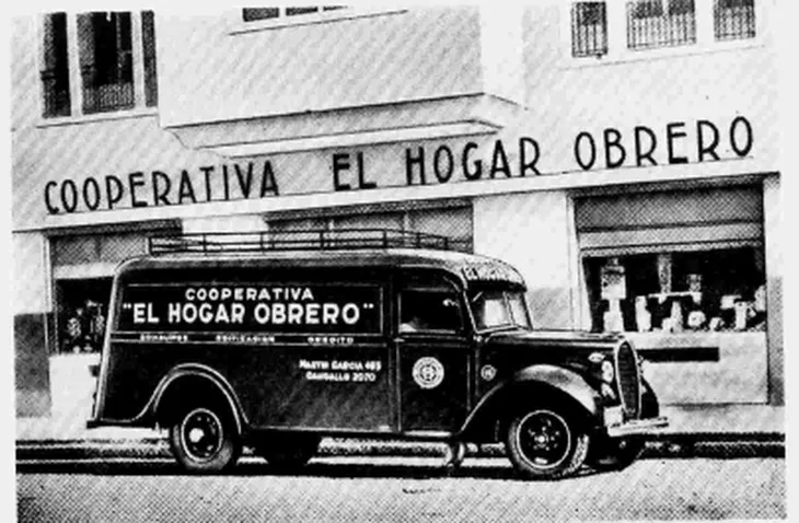 Fundado en 1905 por referentes del socialismo argentino como Juan B. Justo, Nicolás Repetto y Ángel Giménez, nació como una empresa cooperativa de servicios. Fundado en 1905 por referentes del socialismo argentino como Juan B. Justo, Nicolás Repetto y Ángel Giménez, nació como una empresa cooperativa de servicios.