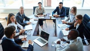 Un informe indicó que las tres fuerzas que explican la rotación voluntaria en 2026 son la pretensión salarial, el cambio generacional en expectativas y la competencia intersectorial. Un informe indicó que las tres fuerzas que explican la rotación voluntaria en 2026 son la pretensión salarial, el cambio generacional en expectativas y la competencia intersectorial.