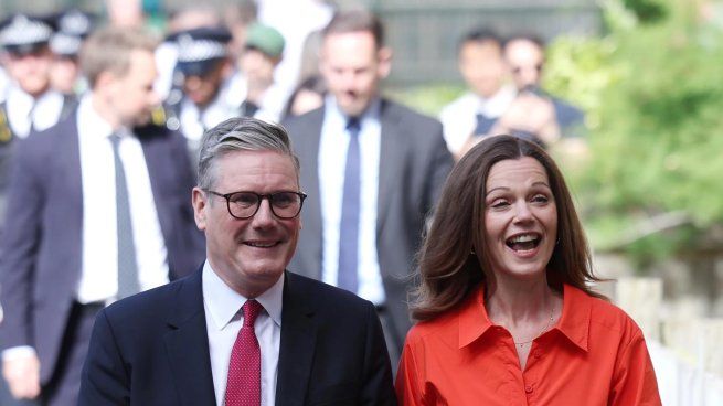 Keir Starmer, del partido laborista, victorioso en Reino Unido.