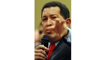 El venezolano Hugo Chávez cuestionó la iancción de las fuerzas armadas ecuatorianas para defender a Correa.