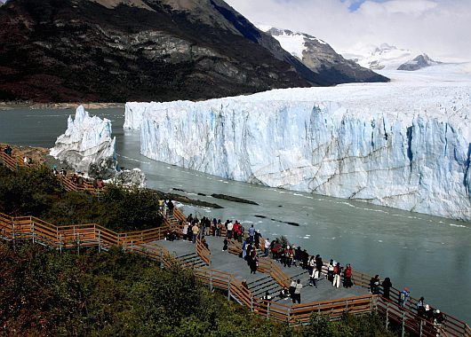 El Perito Moreno completó su ruptura de madrugada (foto 1)