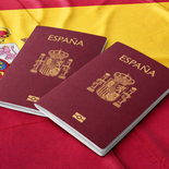 El gobierno español aprobó un proceso extraordinario que permitirá a miles de migrantes acceder a residencia y trabajo formal por un año.La medida busca integrar a quienes ya viven en el país y regularizar su situación laboral y social. El gobierno español aprobó un proceso extraordinario que permitirá a miles de migrantes acceder a residencia y trabajo formal por un año.La medida busca integrar a quienes ya viven en el país y regularizar su situación laboral y social.