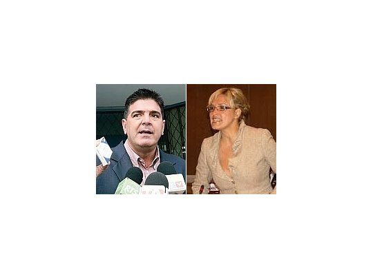Leonardo Viteri Velasco y Cinthya Viteri Jiménez de Villamar acusan al presidende Correa de incitar la revuelta de los uniformados que terminó en intento de Golpe de Estado.