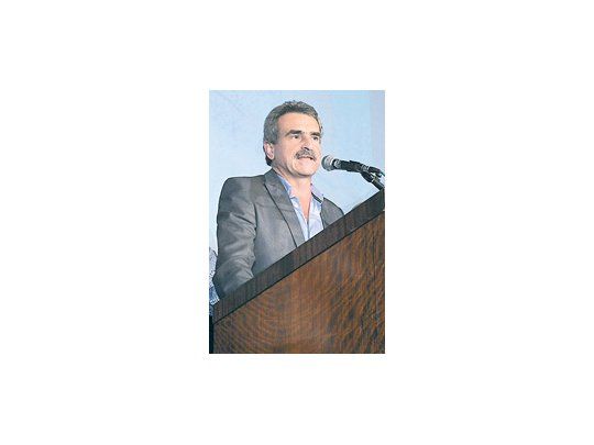 El candidato del Gobierno, Agustín Rossi, reconoció la derrota y felicitó a los ganadores.