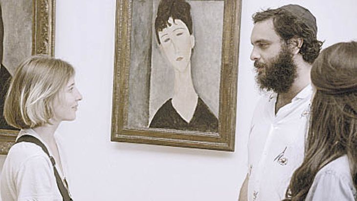 Juana Banana. Julieta Ramponi, la protagonista, y el director Matías Szulanski, observados por un Modigliani.