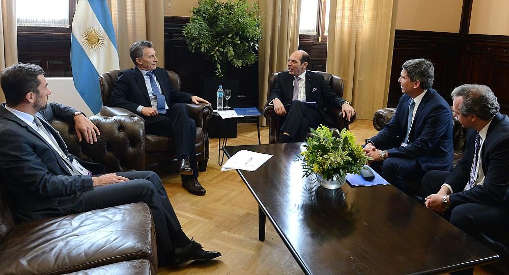 En otro de los encuentros, la gobernadora mantuvo una reunión con el CEO de BRF, Pedro de Andrade Faria.