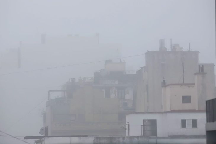 Durante las noches y madrugadas, la niebla seguirá siendo protagonista, con posibles complicaciones para la circulación vehicular y eventuales demoras en operaciones aéreas. Durante las noches y madrugadas, la niebla seguirá siendo protagonista, con posibles complicaciones para la circulación vehicular y eventuales demoras en operaciones aéreas.